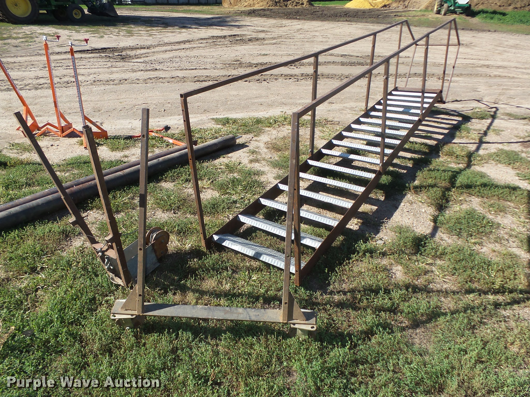 Bainter grain bin jacking system in Hartington, NE Item L4088 sold