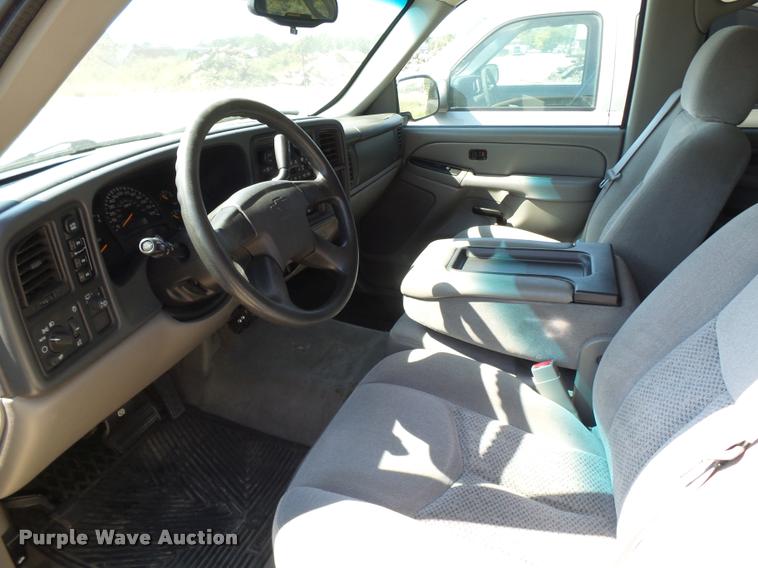 image for item BU9780 2005 Chevrolet Suburban 1500 SUV