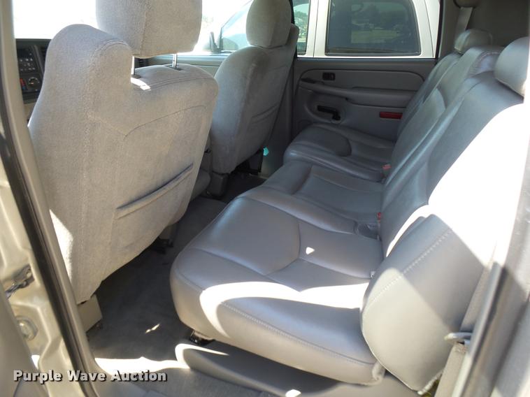 image for item BU9780 2005 Chevrolet Suburban 1500 SUV