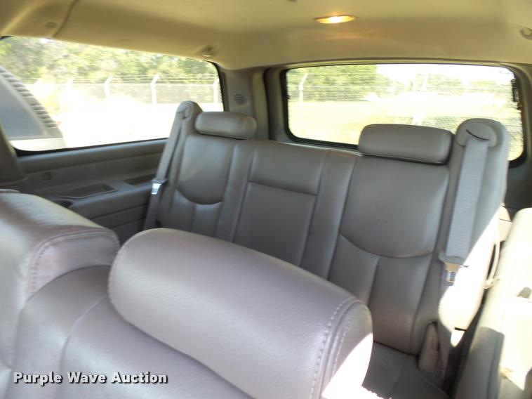 image for item BU9780 2005 Chevrolet Suburban 1500 SUV