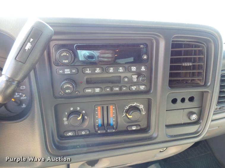 image for item BU9780 2005 Chevrolet Suburban 1500 SUV