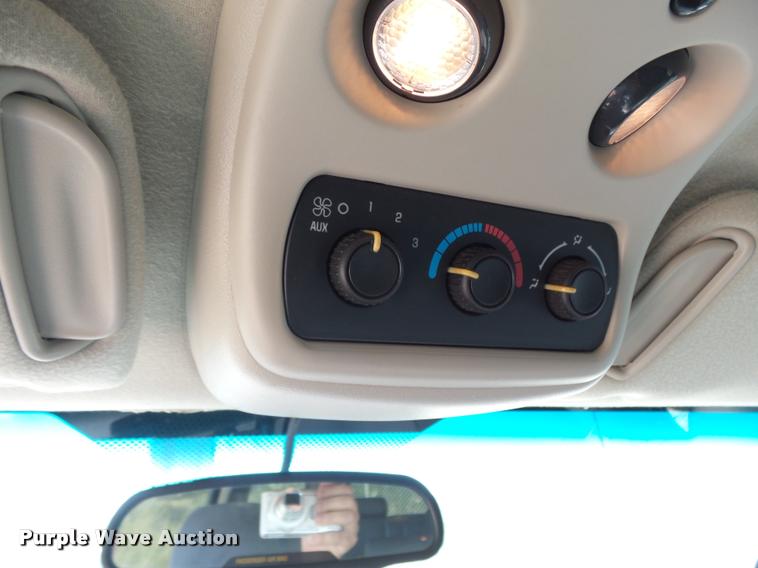 image for item BU9780 2005 Chevrolet Suburban 1500 SUV