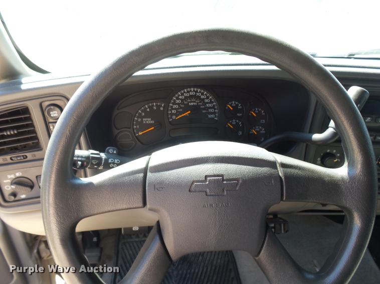 image for item BU9780 2005 Chevrolet Suburban 1500 SUV