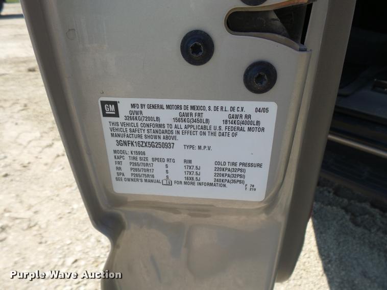 image for item BU9780 2005 Chevrolet Suburban 1500 SUV