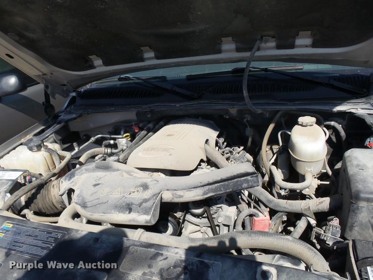 image for item BU9780 2005 Chevrolet Suburban 1500 SUV