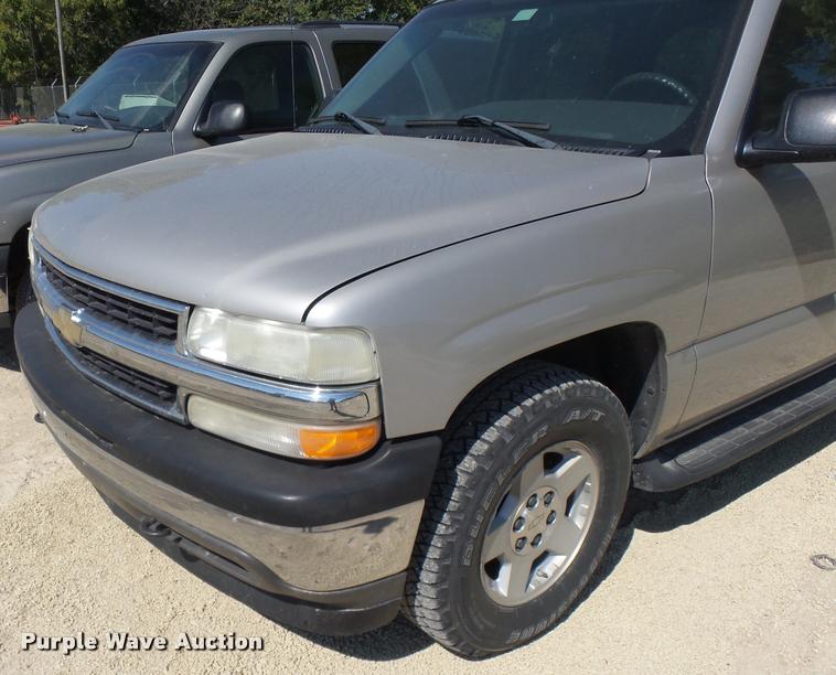 image for item BU9780 2005 Chevrolet Suburban 1500 SUV