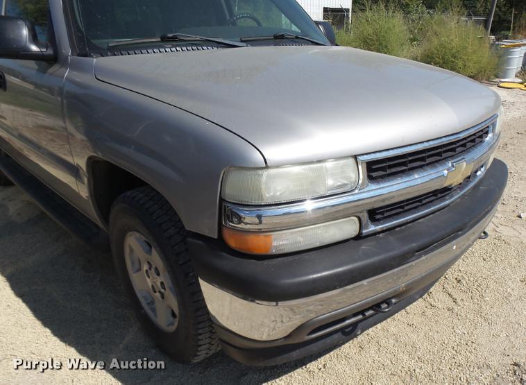 image for item BU9780 2005 Chevrolet Suburban 1500 SUV