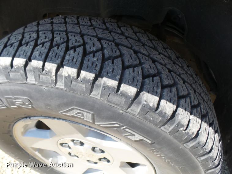 image for item BU9780 2005 Chevrolet Suburban 1500 SUV