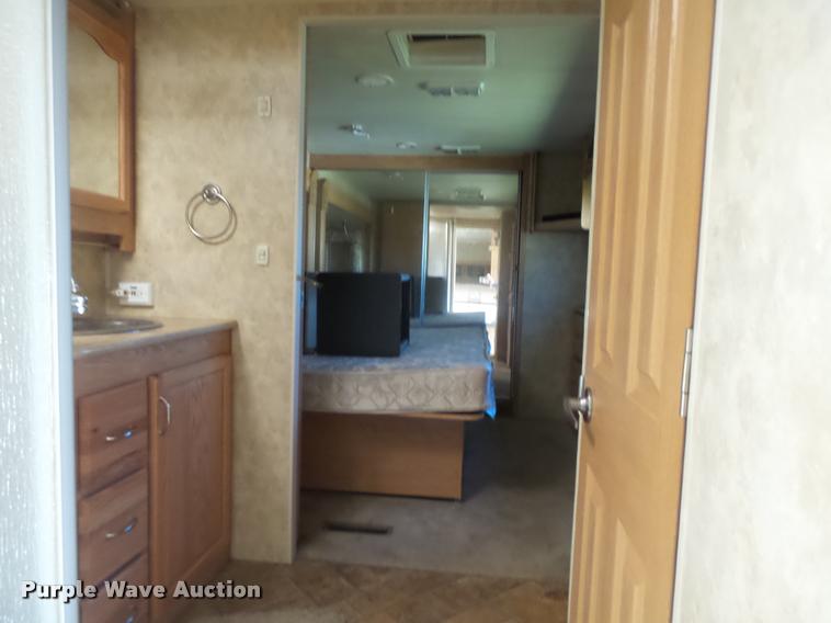 image for item BU9792 2008 Fleetwood Quantum 375RLQS Extreme Edition camper