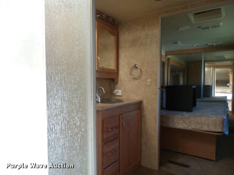 image for item BU9792 2008 Fleetwood Quantum 375RLQS Extreme Edition camper