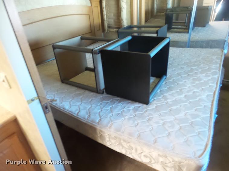 image for item BU9792 2008 Fleetwood Quantum 375RLQS Extreme Edition camper