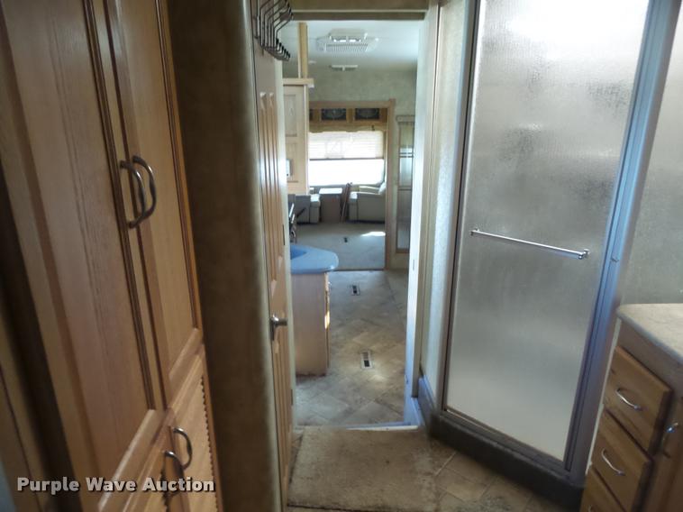 image for item BU9792 2008 Fleetwood Quantum 375RLQS Extreme Edition camper