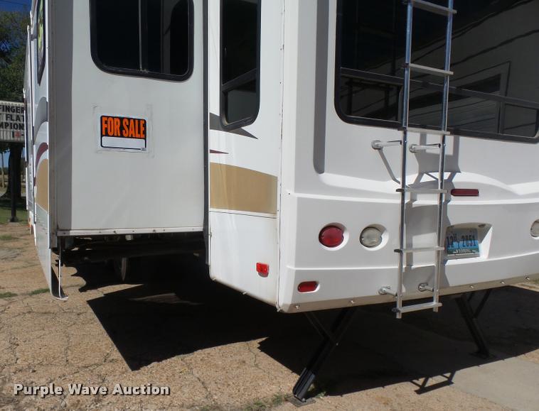 image for item BU9792 2008 Fleetwood Quantum 375RLQS Extreme Edition camper