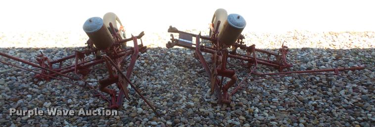 image for item BV9892 Farmall two row corn planter