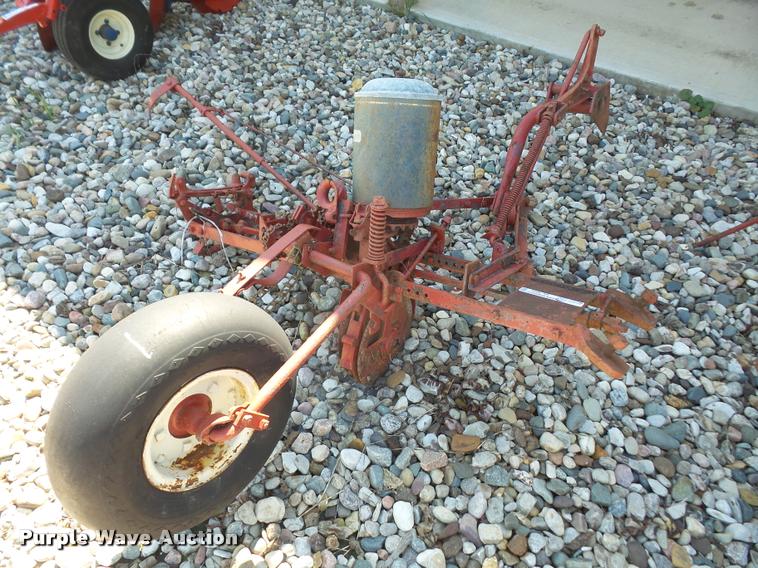image for item BV9892 Farmall two row corn planter