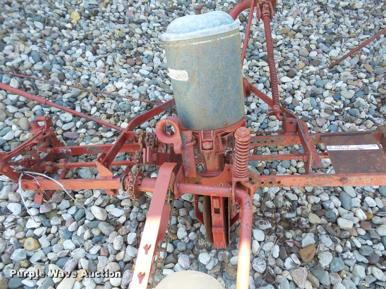 image for item BV9892 Farmall two row corn planter
