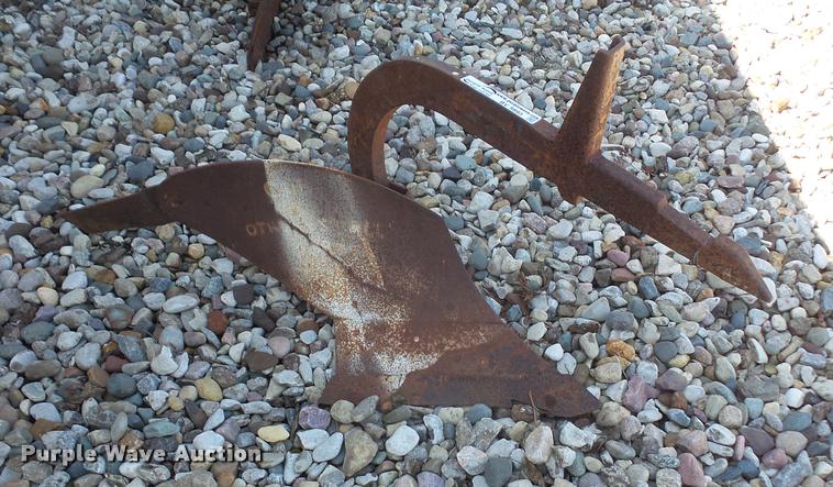 image for item BV9893 Farmall Cub single bottom plow