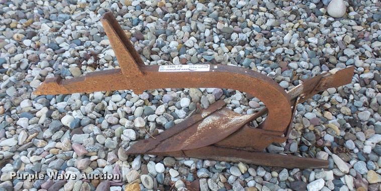 image for item BV9893 Farmall Cub single bottom plow