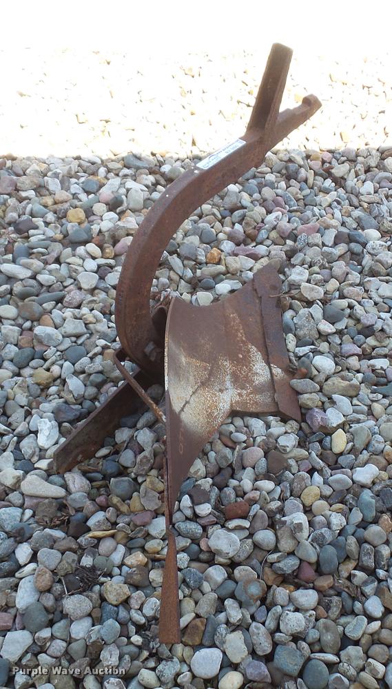 image for item BV9893 Farmall Cub single bottom plow