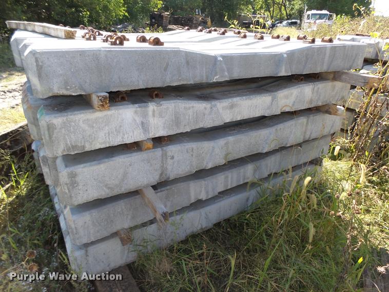 image for item BX9219 (40) concrete railroad ties