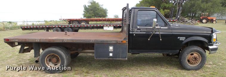 image for item BY9597 1995 Ford F450 Super Duty XLT flatbed truck
