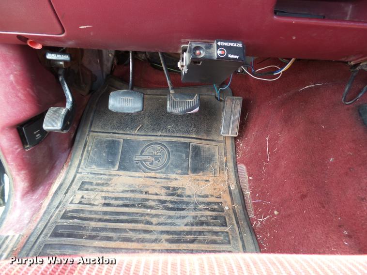 image for item BY9597 1995 Ford F450 Super Duty XLT flatbed truck