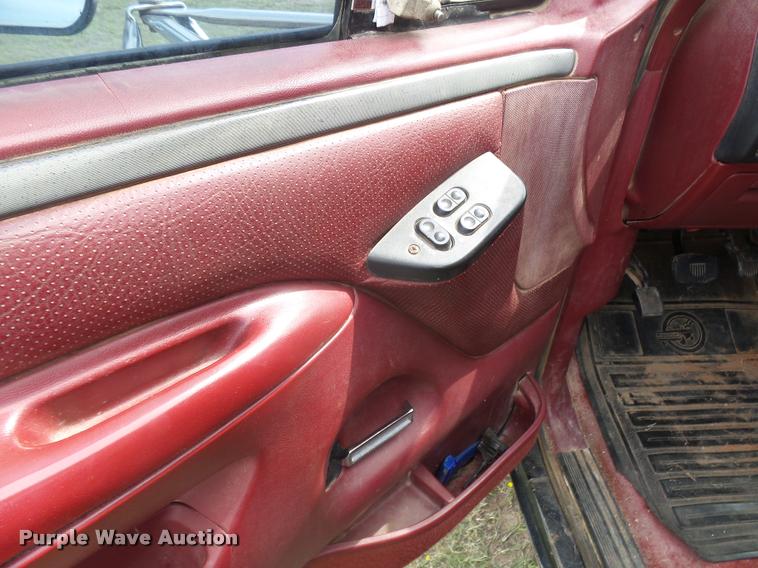 image for item BY9597 1995 Ford F450 Super Duty XLT flatbed truck