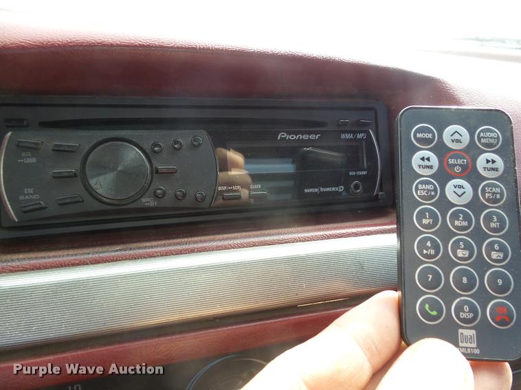 image for item BY9597 1995 Ford F450 Super Duty XLT flatbed truck