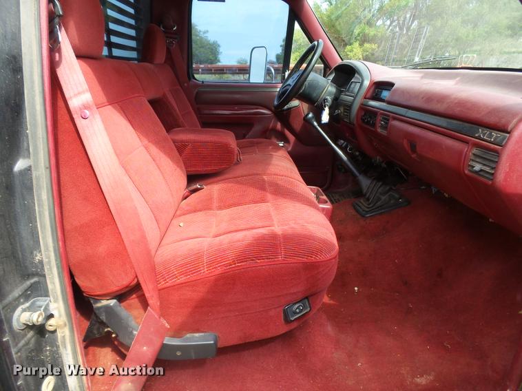 image for item BY9597 1995 Ford F450 Super Duty XLT flatbed truck