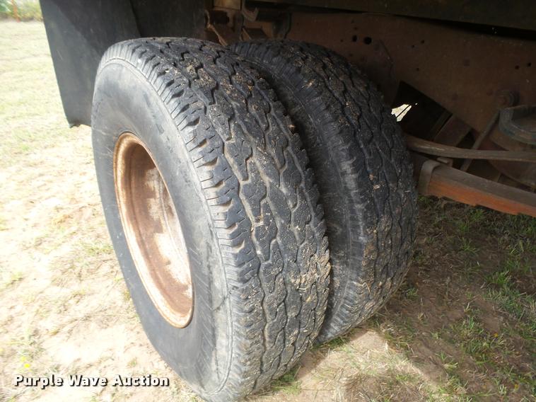 image for item BY9597 1995 Ford F450 Super Duty XLT flatbed truck