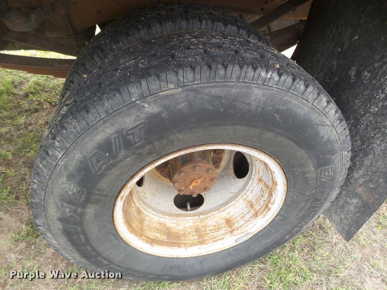 image for item BY9597 1995 Ford F450 Super Duty XLT flatbed truck