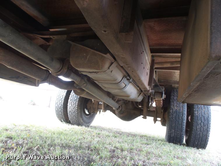 image for item BY9597 1995 Ford F450 Super Duty XLT flatbed truck