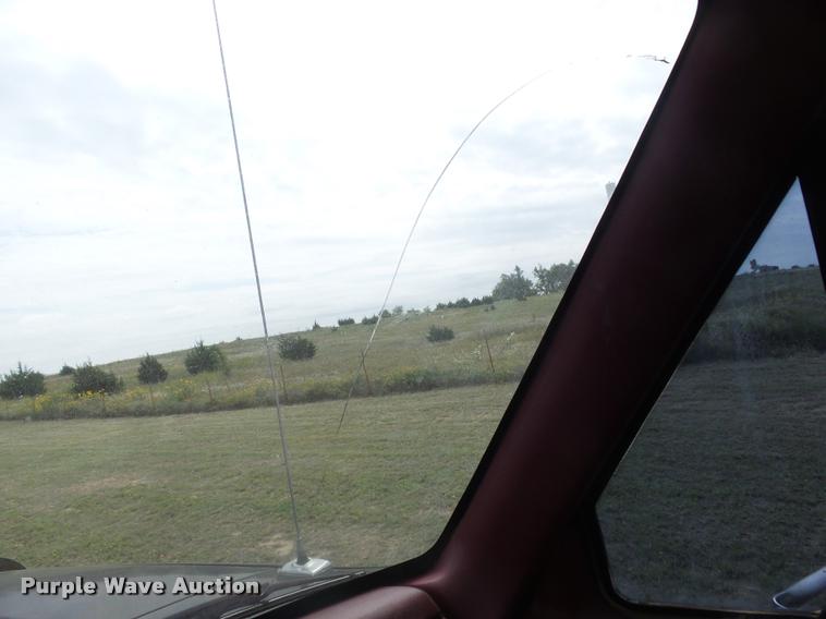 image for item BY9597 1995 Ford F450 Super Duty XLT flatbed truck