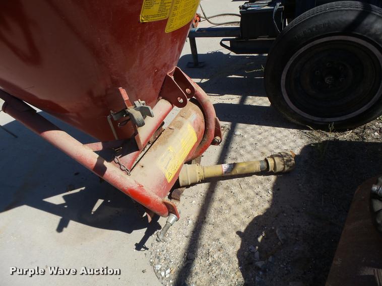 image for item CC9403 2005 Cosmo 500 fertilizer spreader