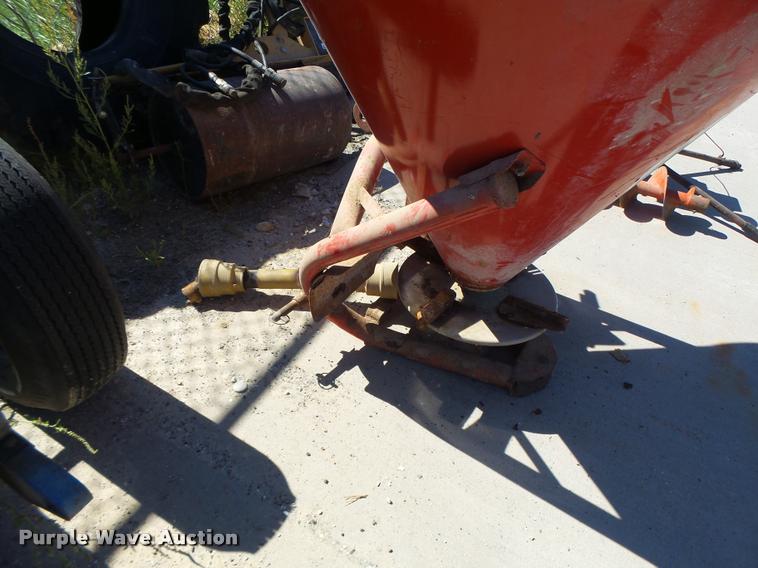 image for item CC9403 2005 Cosmo 500 fertilizer spreader