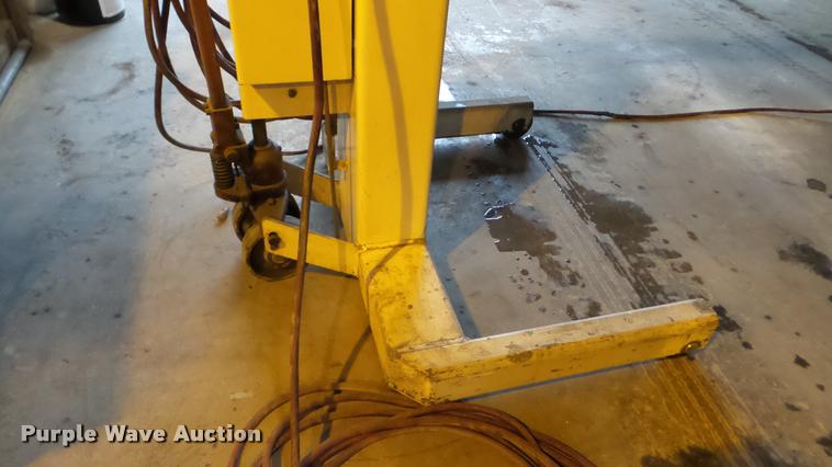 image for item DA2913 Stertil Koni ST-1072 truck lift