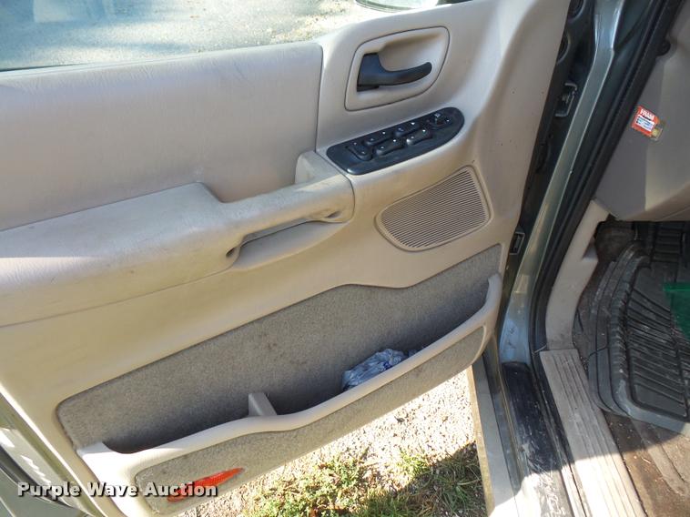 image for item DA3949 2000 Ford Windstar van