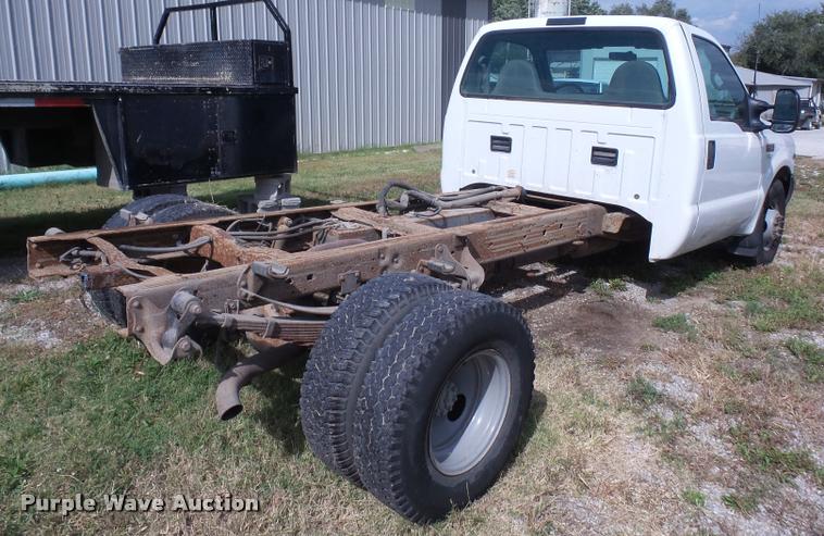 image for item DA3956 2002 Ford F350 Super Duty pickup truck cab and chassis