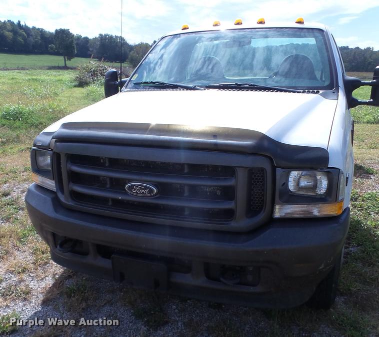 image for item DA3956 2002 Ford F350 Super Duty pickup truck cab and chassis