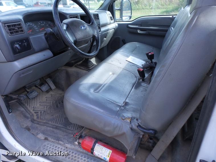 image for item DA3956 2002 Ford F350 Super Duty pickup truck cab and chassis