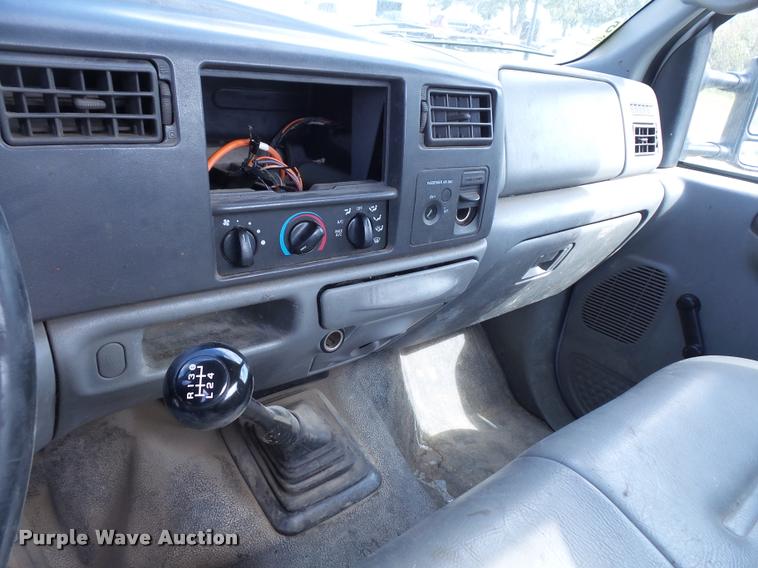 image for item DA3956 2002 Ford F350 Super Duty pickup truck cab and chassis