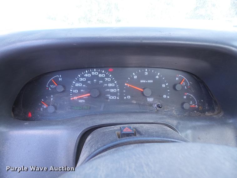 image for item DA3956 2002 Ford F350 Super Duty pickup truck cab and chassis