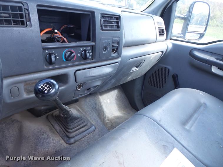 image for item DA3956 2002 Ford F350 Super Duty pickup truck cab and chassis