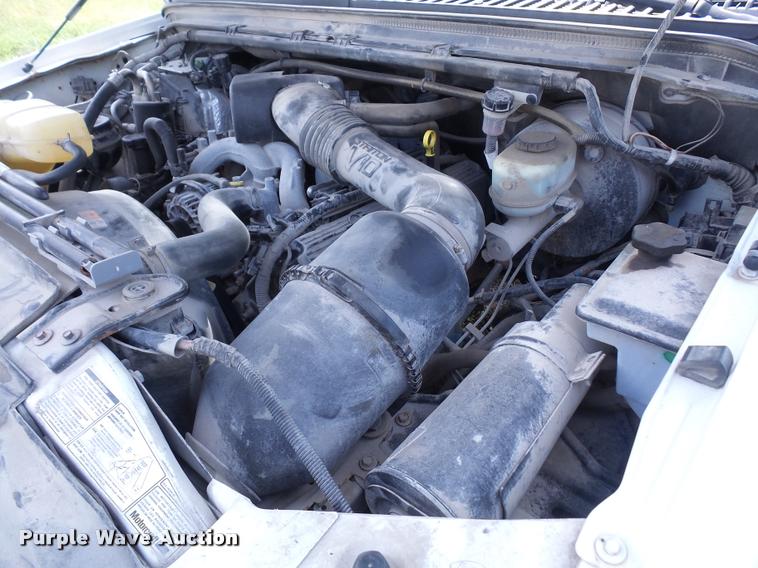 image for item DA3956 2002 Ford F350 Super Duty pickup truck cab and chassis