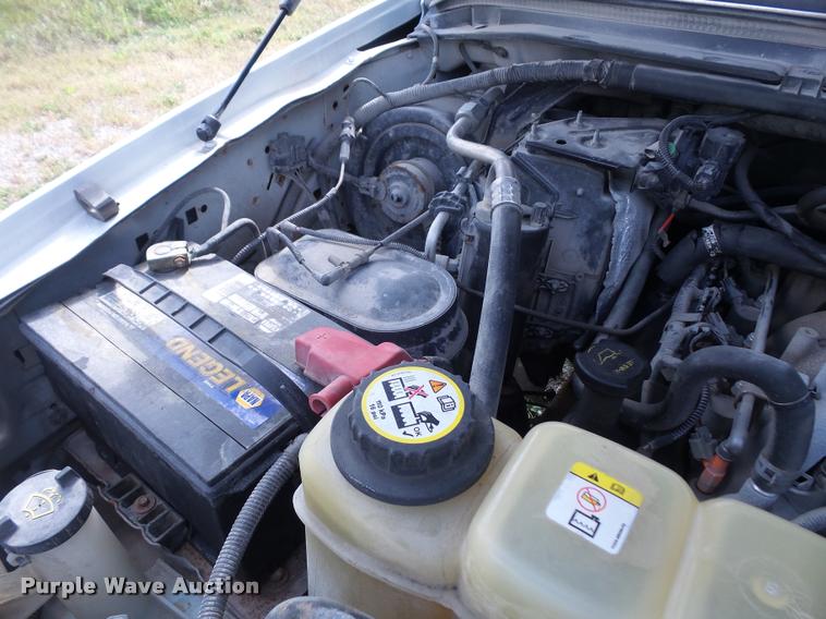 image for item DA3956 2002 Ford F350 Super Duty pickup truck cab and chassis