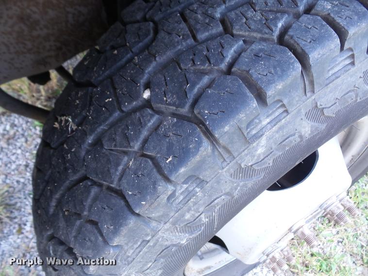 image for item DA3956 2002 Ford F350 Super Duty pickup truck cab and chassis