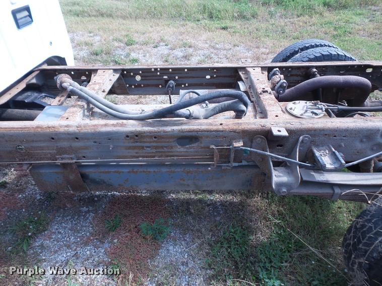 image for item DA3956 2002 Ford F350 Super Duty pickup truck cab and chassis