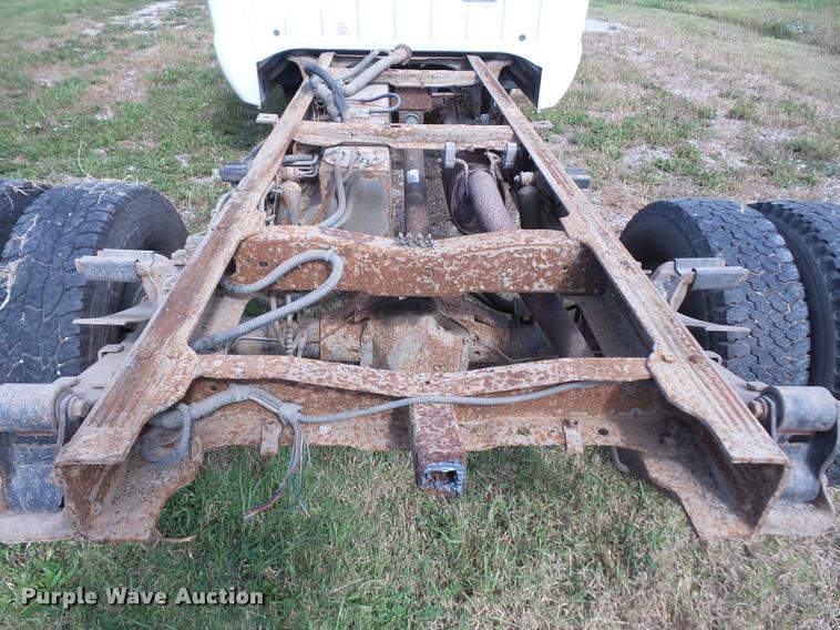 image for item DA3956 2002 Ford F350 Super Duty pickup truck cab and chassis