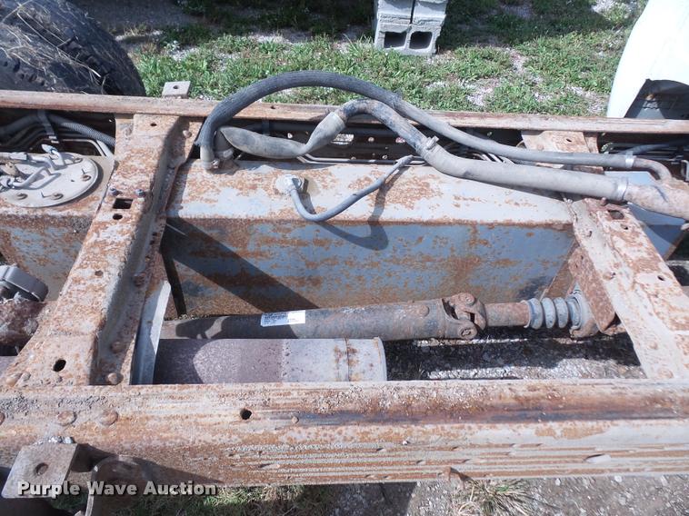 image for item DA3956 2002 Ford F350 Super Duty pickup truck cab and chassis