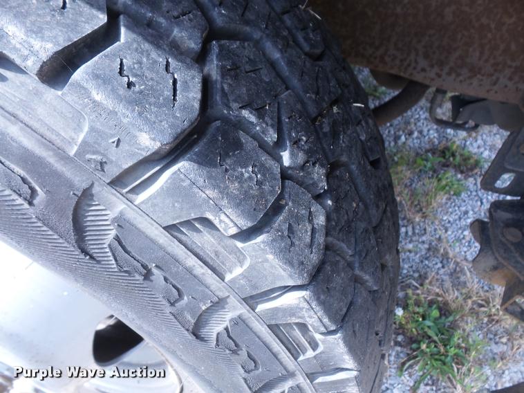 image for item DA3956 2002 Ford F350 Super Duty pickup truck cab and chassis